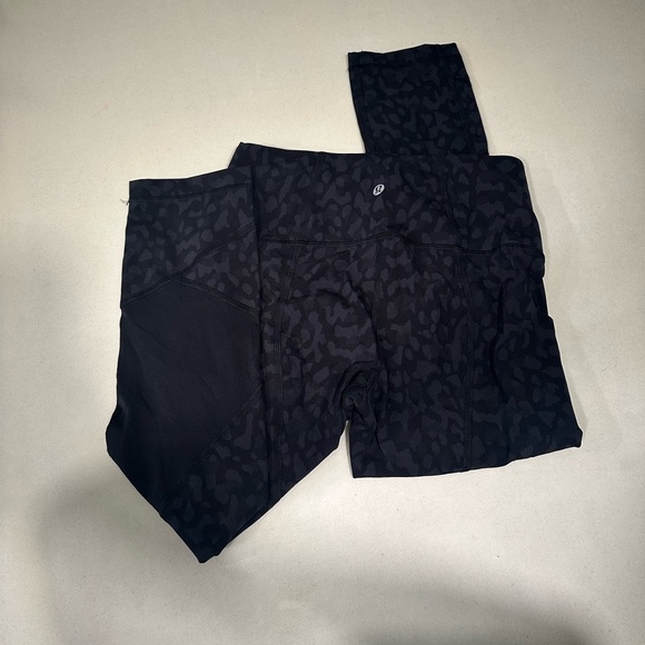 lululemon athletica Pants - Lululemon cropped mesh leggings